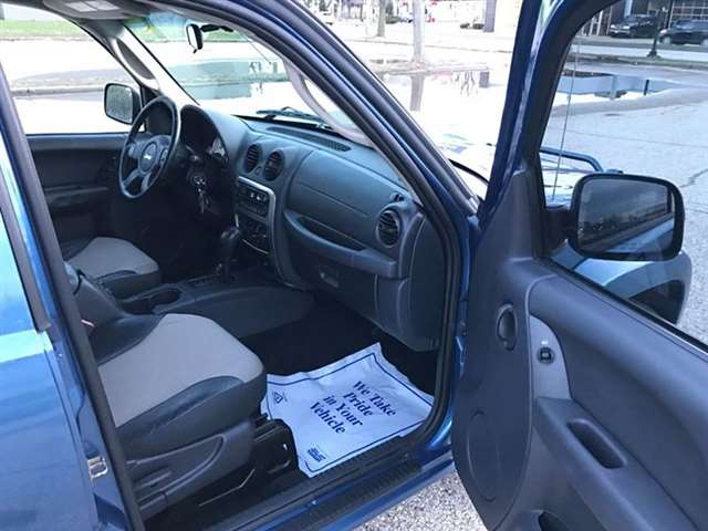 2004 Jeep Liberty 4dr Sport 4WD SUV